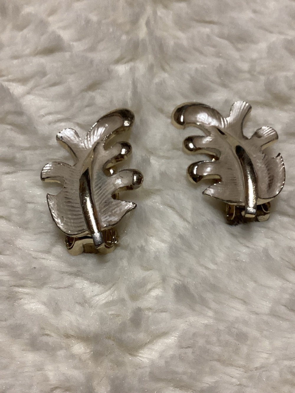 Women’s Beautiful Leaf Clip On Vintage Style Earrings